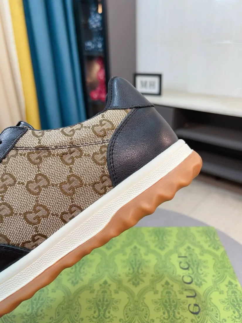 Men's shoes 💰420🌹🌹GUCCI [Gucci] New high-end brand of men's shoes, the latest fashionable casual men's shoes, trendy and versatile, relaxed and sporty style, uppers imported from Italy, first-layer cowhide, genuine leather lining, and ultra-fine workmanship. Original personalized fashionable rubber wear-resistant outsole, light and comfortable on the foot, size 38-44